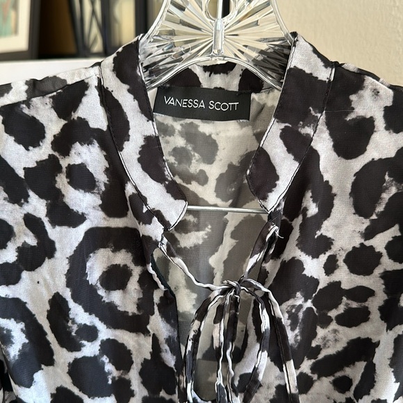 Tops - Picture 2 of 5